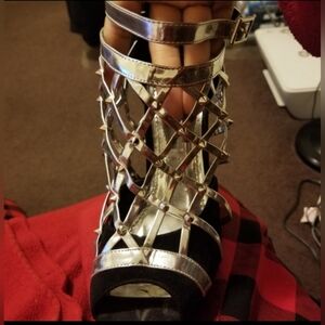 SILVER AND BLACK WEDGE HEELS SIZE 10